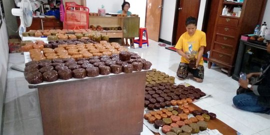 Harga bahan baku naik bikin penjualan kue keranjang tak 