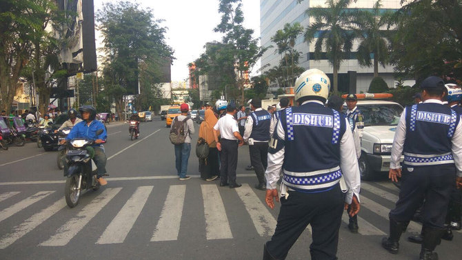 puluhan taksi online di medan terjaring razia