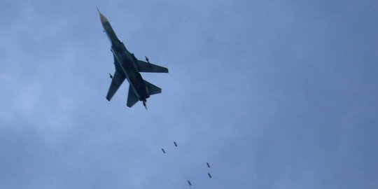 Detik-detik jet pasukan Assad jatuhkan bom di Ghouta Timur