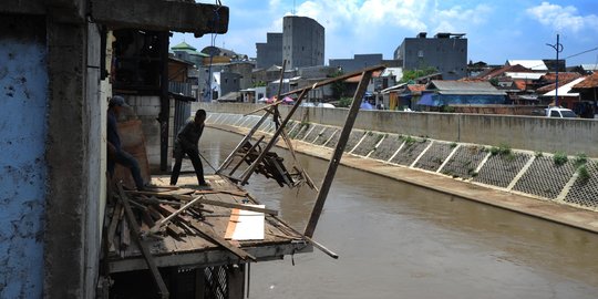 Tak bisa ditawar, Pemprov akan relokasi bangunan liar bantaran Kali Ciliwung