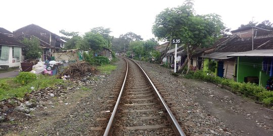 PT KAI beri santunan korban gusuran rel jalur KA Bandara Solo