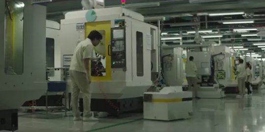 Samsung rilis video robot dan manusia saling bekerja sama di pabriknya