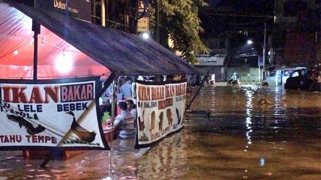 pecel lele banjir