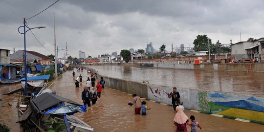 Soal proyek sodetan Ciliwung, Sandi sebut Pemprov DKI tak kekurangan anggaran