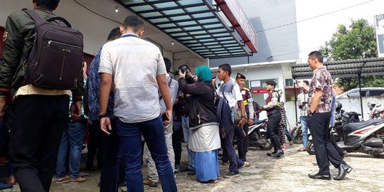 Batal berangkat, ratusan jemaah umrah geruduk kantor Abu Tour di Palembang