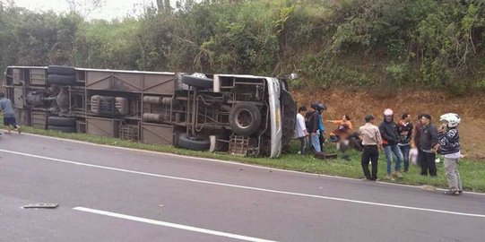 Bus pariwisata kecelakaan di Tanjakan Emen berisi anggota koperasi asal Ciputat