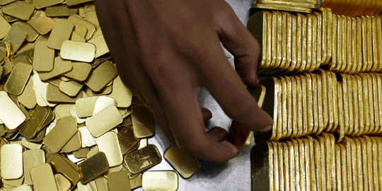 Awal pekan, harga emas Antam turun Rp 1.000 jadi Rp 636.000 per gram
