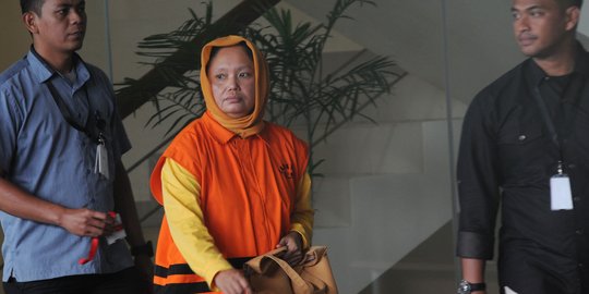 Plt Kadis Kesehatan Jombang usai diperiksa KPK