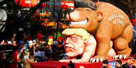 Boneka sindiran untuk pemimpin dunia semarakkan Karnaval Rosenmontag