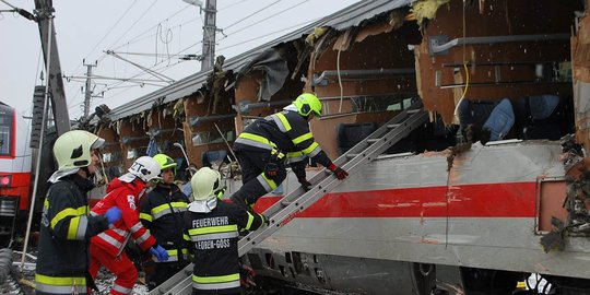 Dua kereta bertabrakan di Austria, satu penumpang tewas