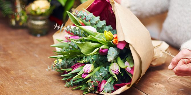 7 Cara membuat buket bunga seindah bikinan florist tanpa 