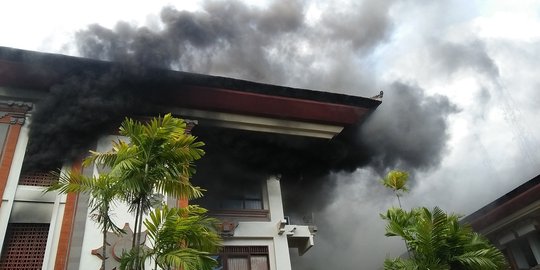 Gedung unit lima Pemprov Bali terbakar