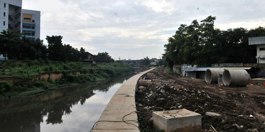 Nasib proyek sodetan Kali Ciliwung yang terbengkalai