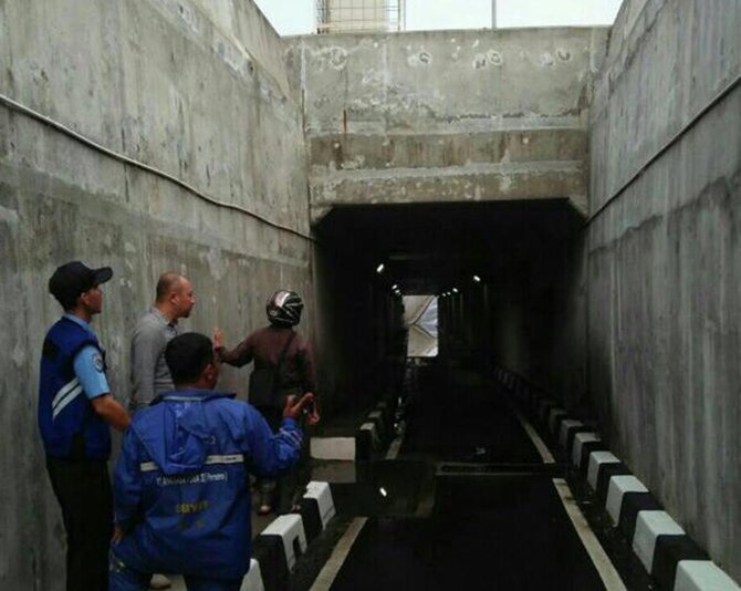 tembok beton underpas di bandara soekarno hatta retak