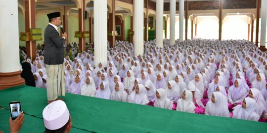 Di hadapan ribuan santri, Emil janji perjuangkan Perda Pesantren