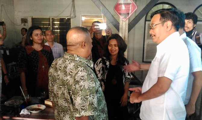 djarot dan sihar di warung makan