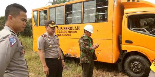 Bus sekolah kecelakaan di Kampar, 15 pelajar luka-luka