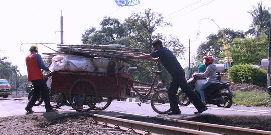 Hingga saat ini, pemerintah tutup 211 perlintasan KA sebidang