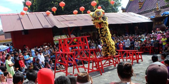 Imlek, warga Malang nikmati aksi barongsai di Klenteng Eng An Kiong