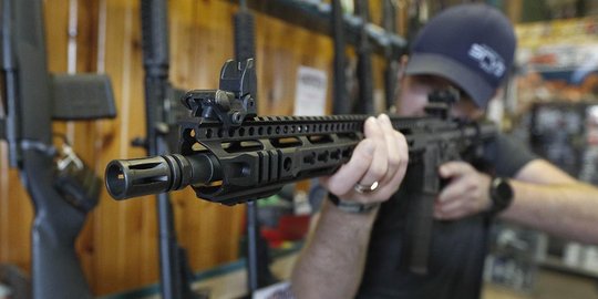 Ini wujud senjata AR-15 yang digunakan penembak brutal di Florida