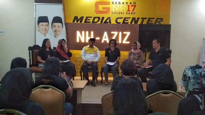 nh tandatangani kontrak politik ini dengan aktivis perempuan