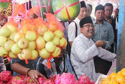 gus ipul blusukan ke pasar blega bangkalan