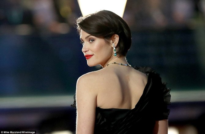 para selebriti kenakan busana hitam di bafta 2018