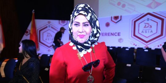 Masih kalut, Elvy Sukaesih belum sanggup jenguk Dawiya