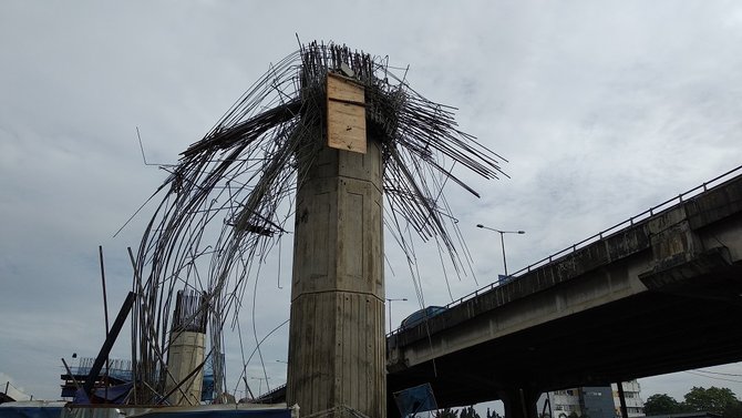 tiang girder tol becakayu ambruk