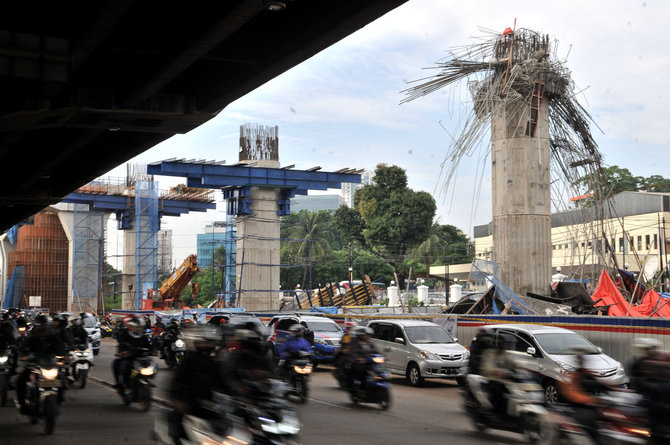 tiang girder becakayu roboh