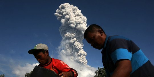 Abu vulkanik Gunung Sinabung meluas ke Aceh