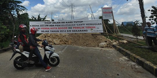 Belum dapat ganti rugi, warga tutup jalan lingkar luar Bogor