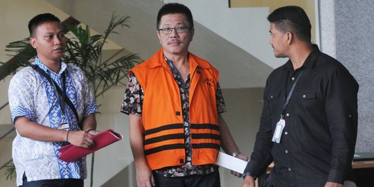 Ekspresi penyuap Bupati Hulu Sungai Tengah usai diperiksa KPK