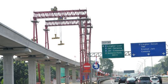 Moratorium proyek infrastruktur elevated, Anies harap pengerjaan LRT tetap jalan