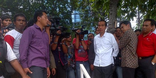 merespons dengan penghentian sementara seluruh proyek rev1