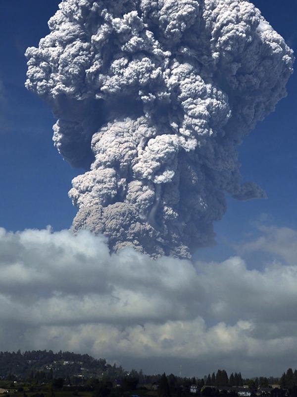 gunung sinabung meletus