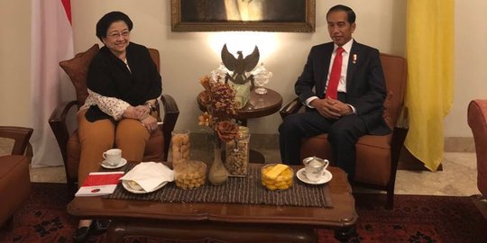 2 Jam diskusi di Istana Batu Tulis, Mega dan Jokowi santap nasi jambal