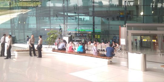 Suasana Bandara Soekarno-Hatta usai Habib Rizieq putuskan batal pulang
