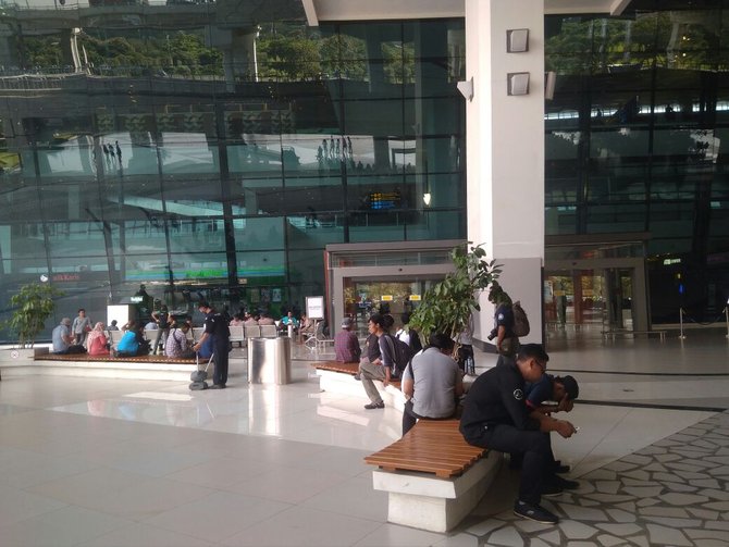 suasana bandara soekarno hatta usai rizieq batal pulang