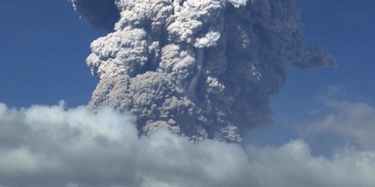 Tak ada sinar matahari, Aceh Tenggara gelap tertutup abu Sinabung