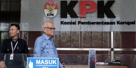 Ekspresi diam Dorodjatun usai diperiksa KPK.