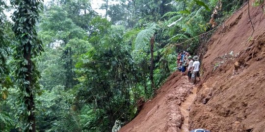 Penghuni gelar tahlilan, rumah di Purbalingga tertimpa longsor, 4 tewas