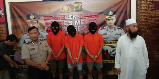 3 Penganiaya pria dibuang di Kemang ikut grup pencinta sejenis di facebook