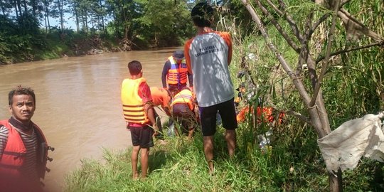 Pamit buang air, Dasiman hanyut di anak Sungai Bengawan Solo