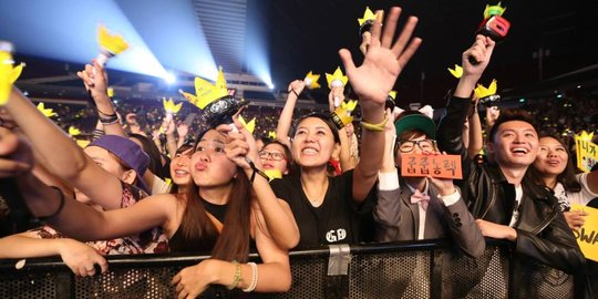 Berapa modal seorang fans K-pop? Dari koleksi album, merchandise, sampai tiket konser