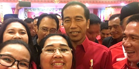 Ditanya calon pendamping, Jokowi guyon sebut Ibu Iriana