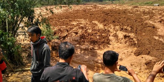 Dua warga selamat bencana longsor Brebes karena lari ke atas bukit