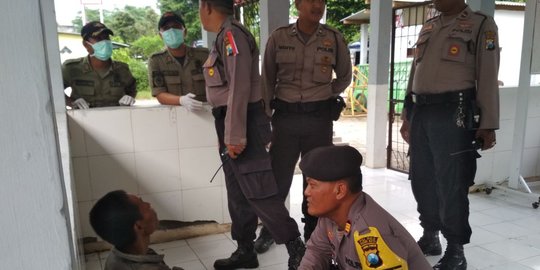 Polisi dan Satpol PP razia orang gila di Kediri