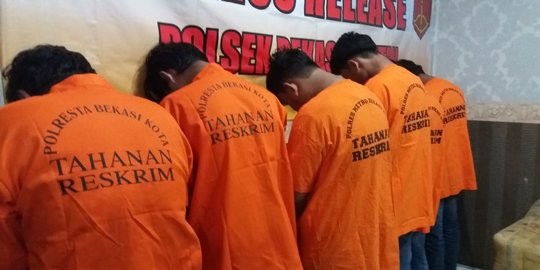 11 Pemuda di Bekasi digerebek warga saat menggilir 2 ABG perempuan di warung kopi