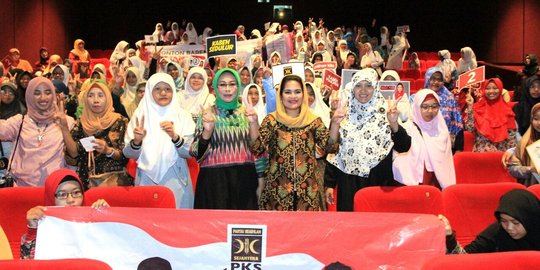 Nonton bareng film 'Bunda, Kisah 2 Kodi', Puti punya program sejahterakan perempuan